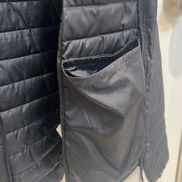 Old navy Active black down puffer coat size medium. - Picture 8 of 9